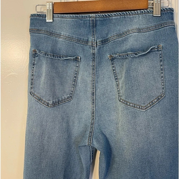TINSELTOWN Pull On Flare Jeans Light Wash Daisy Jones Trending 70s Stretch SZ 11 - Picture 5 of 10